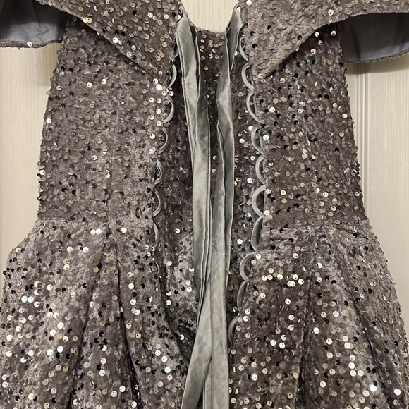 Gorgeous silver sequin ball gown, NEVER WORN! - Picture 4 of 9